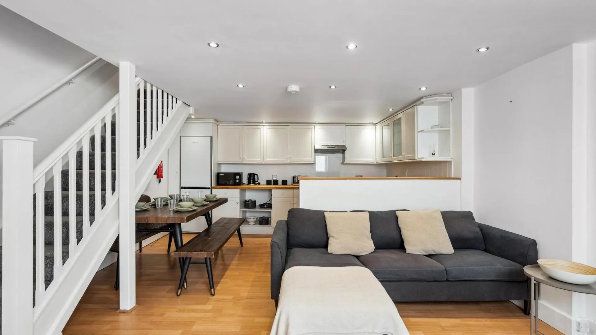 Hosted By Agf Property - Free Parking - Perfect For Large Groups And Long Stays - Free Parking For One Vehicle Hove Hébergement de vacances
