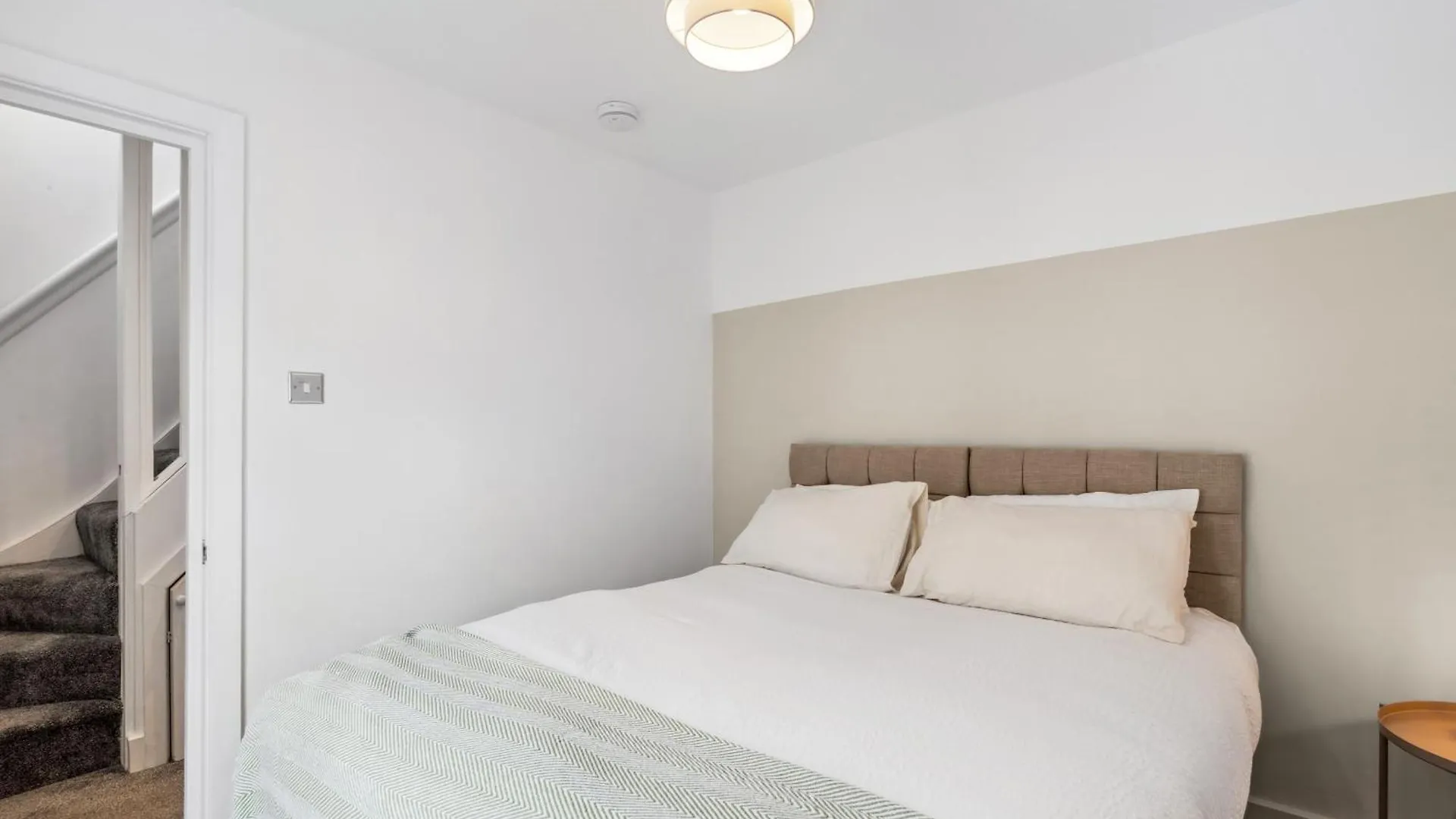 Hosted By Agf Property - Free Parking - Perfect For Large Groups And Long Stays - Free Parking For One Vehicle Hove 0*,  Royaume-Uni