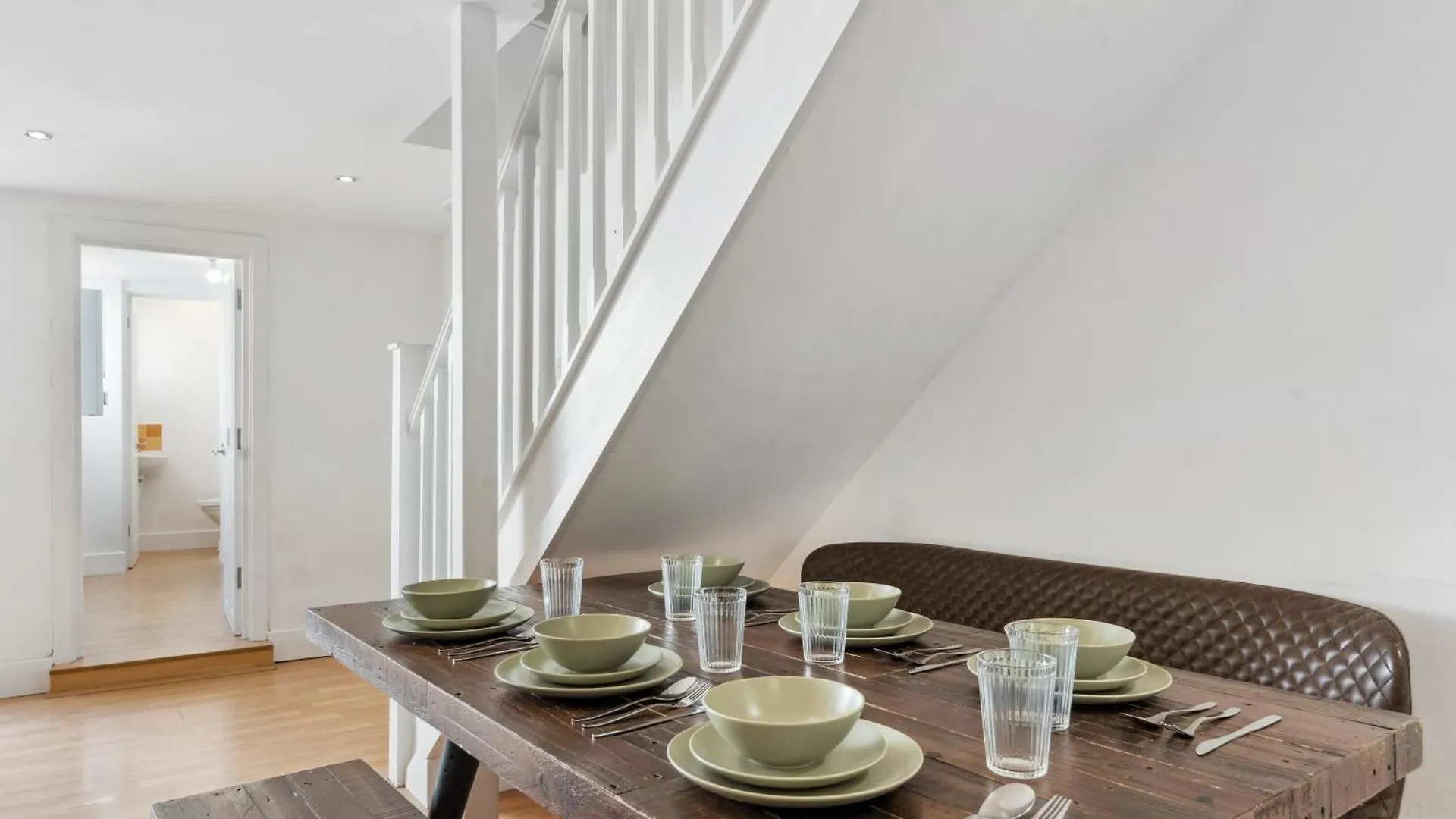 Hosted By Agf Property - Free Parking - Perfect For Large Groups And Long Stays - Free Parking For One Vehicle Hove 0*,